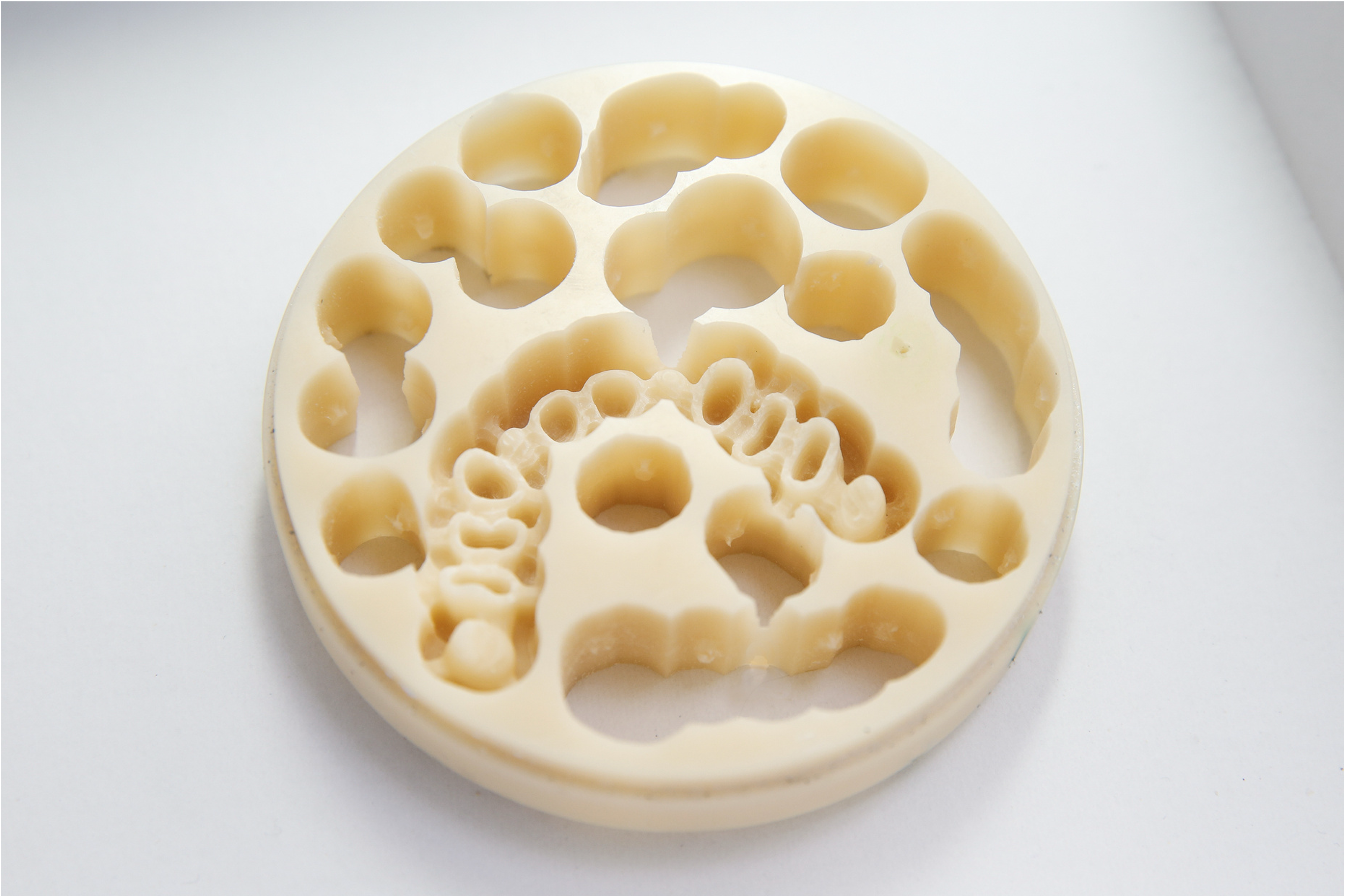 BLOG — Novembre 2025: Les matériaux les plus utilisés en prothèse dentaire et comment choisir le bon pour chaque cas
